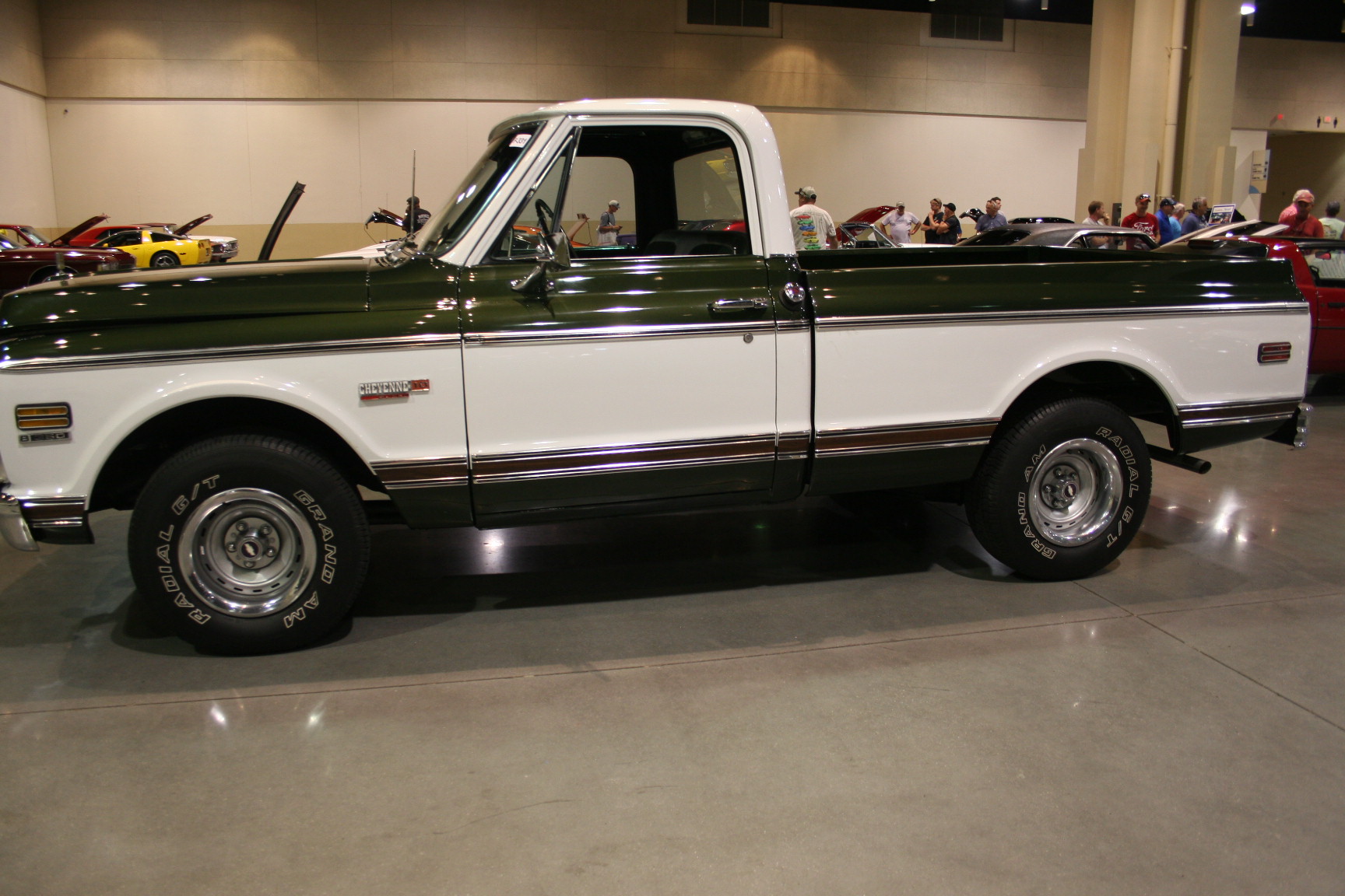 3rd Image of a 1972 CHEVROLET CHEYENNE SUPER
