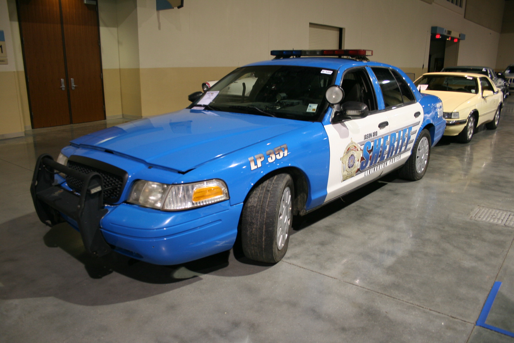 2nd Image of a 2011 FORD CVC