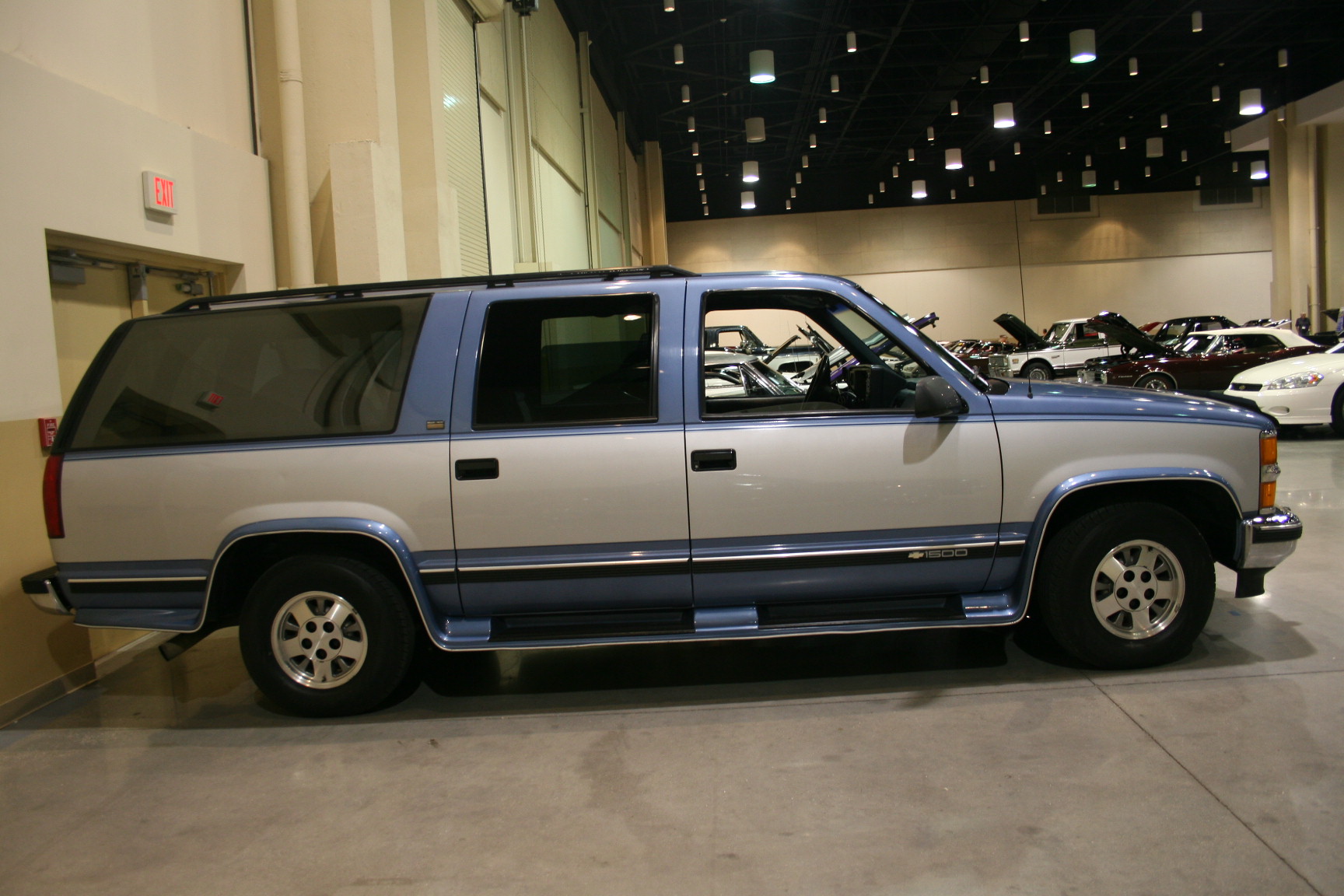 2nd Image of a 1994 CHEVROLET SUBURBAN 1500