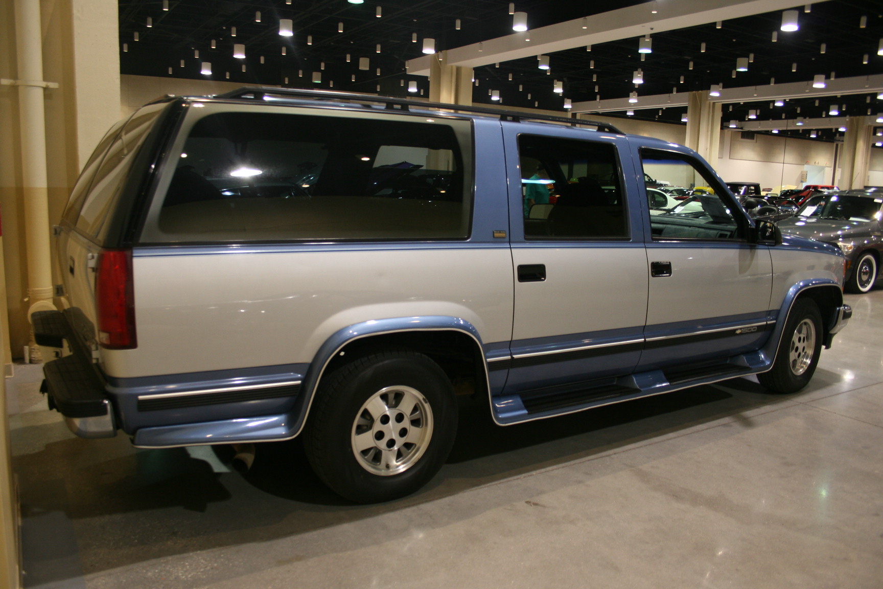 8th Image of a 1994 CHEVROLET SUBURBAN 1500