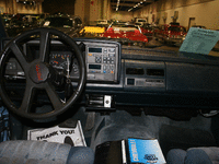 Image 4 of 9 of a 1994 CHEVROLET SUBURBAN 1500
