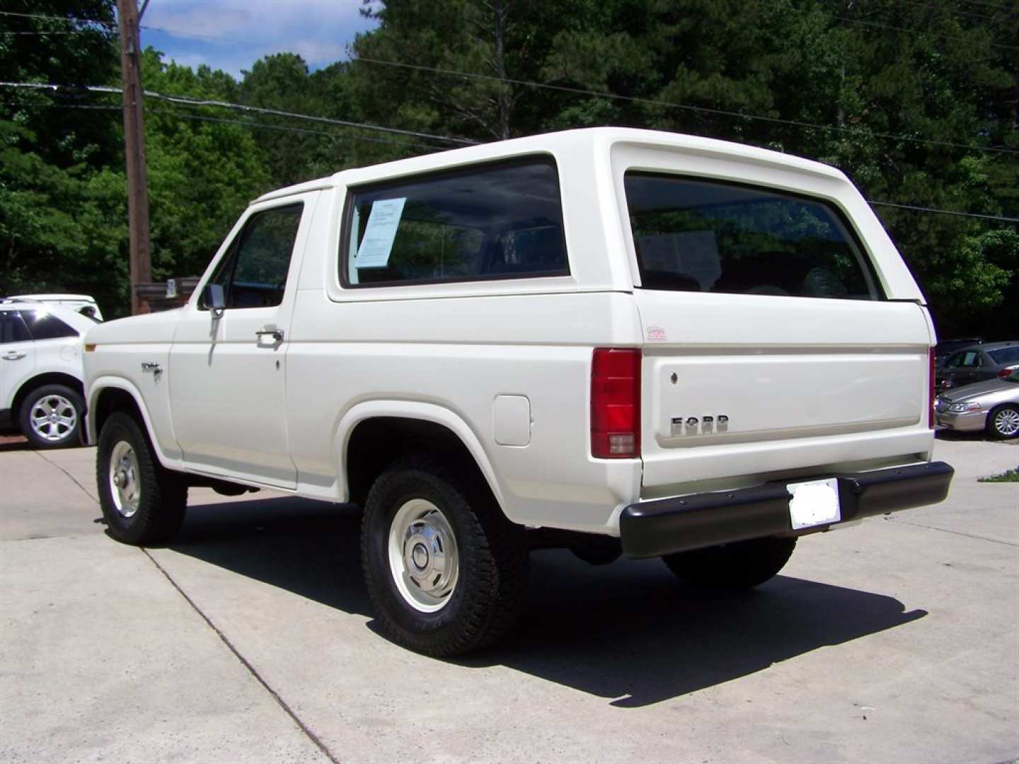 3rd Image of a 1981 FORD BRONCO CUSTOM