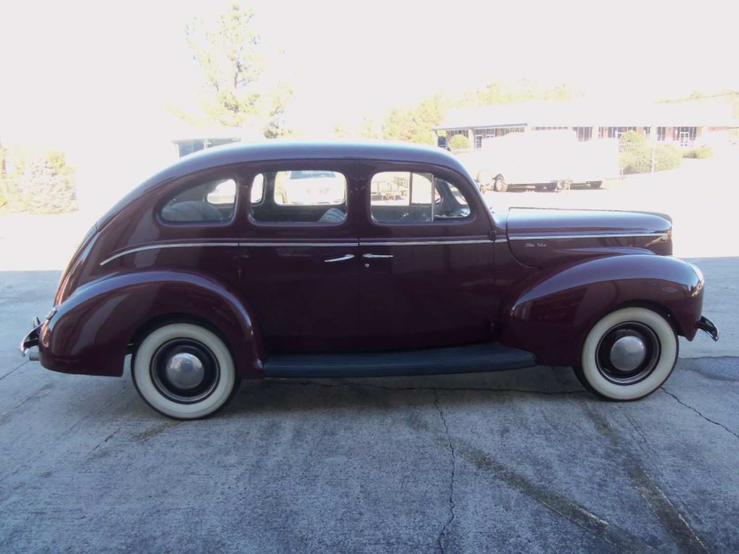 2nd Image of a 1940 FORD DELUXE