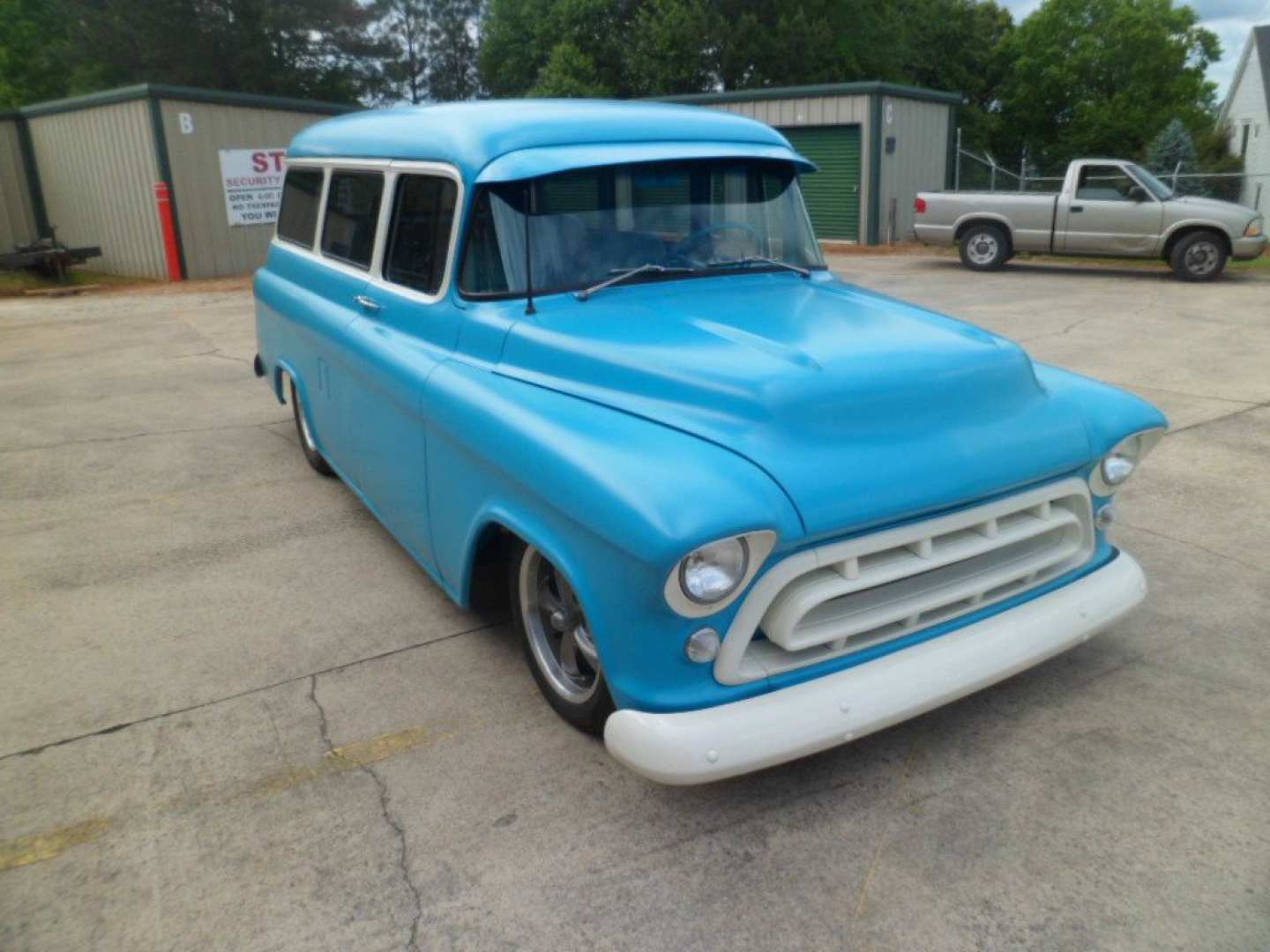 2nd Image of a 1957 CHEVROLET SUBURBAN