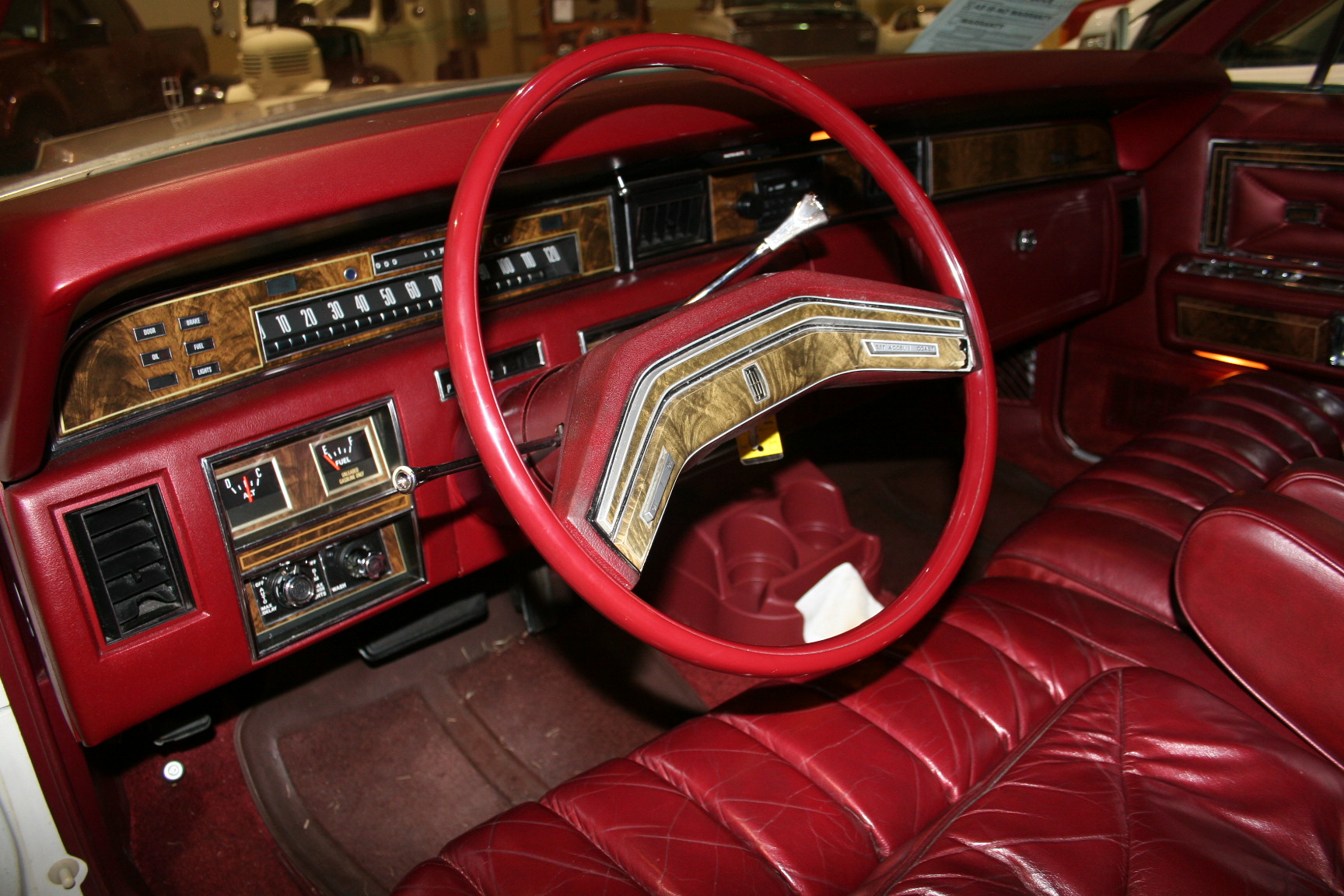 4th Image of a 1977 LINCOLN TOWN CAR