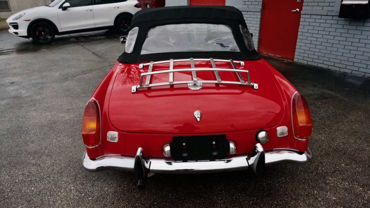 3rd Image of a 1976 MGB ROADSTER