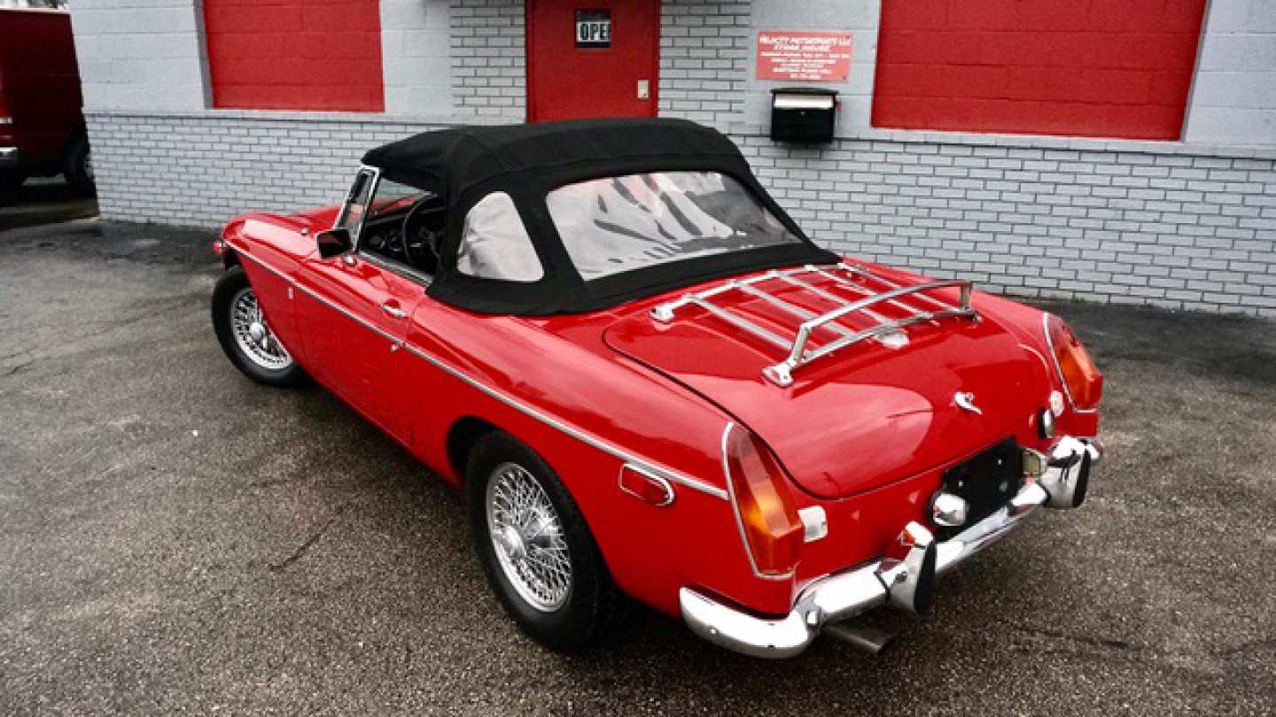 4th Image of a 1976 MGB ROADSTER