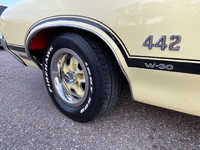 Image 3 of 8 of a 1970 OLDSMOBILE CUTLASS