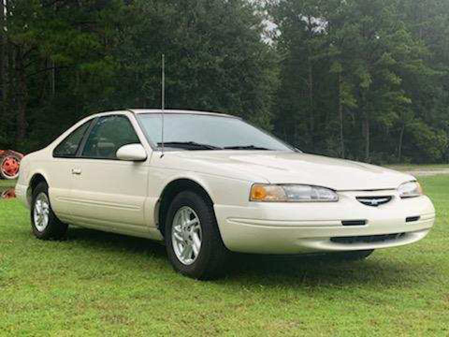 2nd Image of a 1996 FORD THUNDERBIRD LX