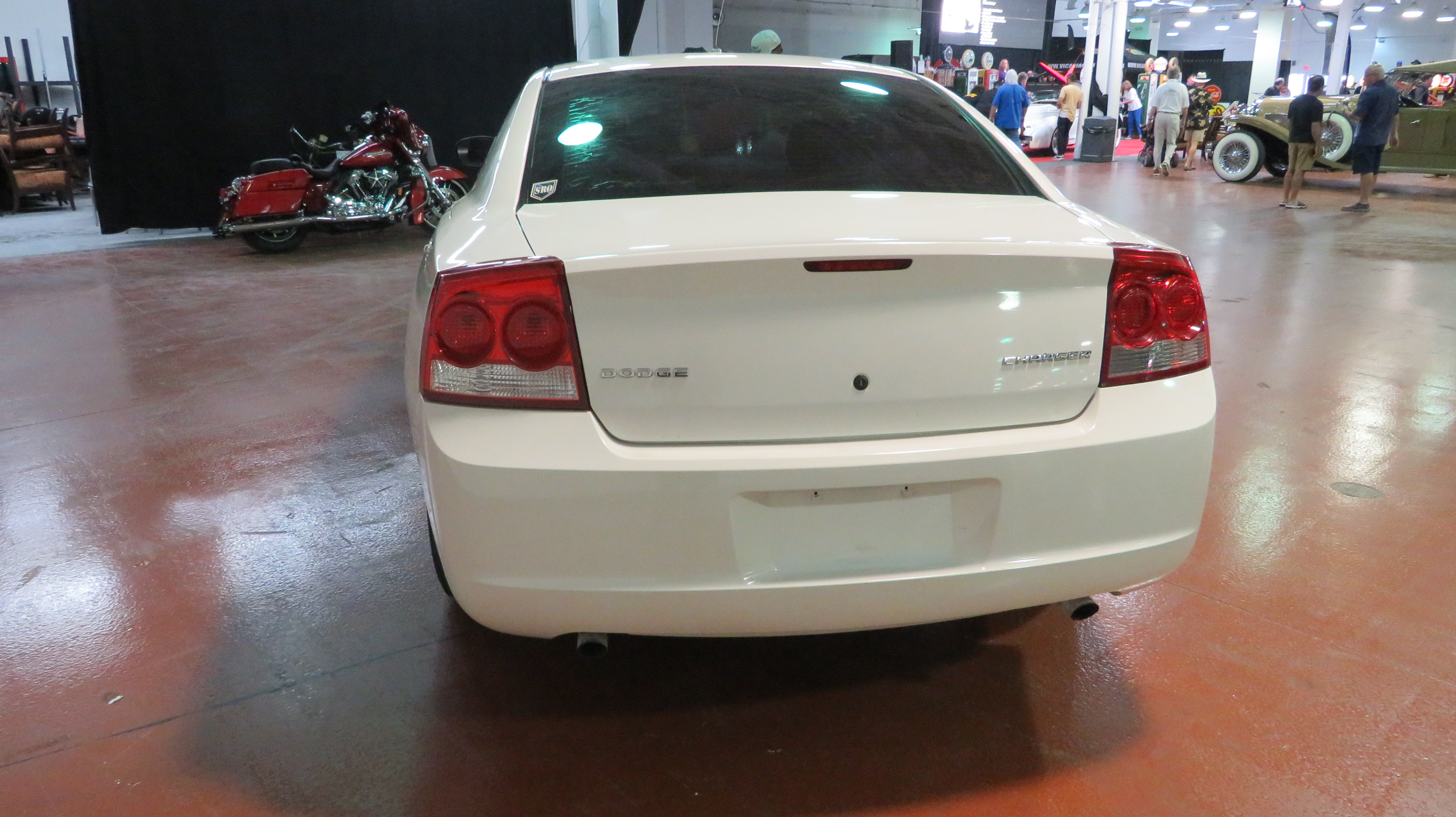 4th Image of a 2010 DODGE CHARGER POLICE