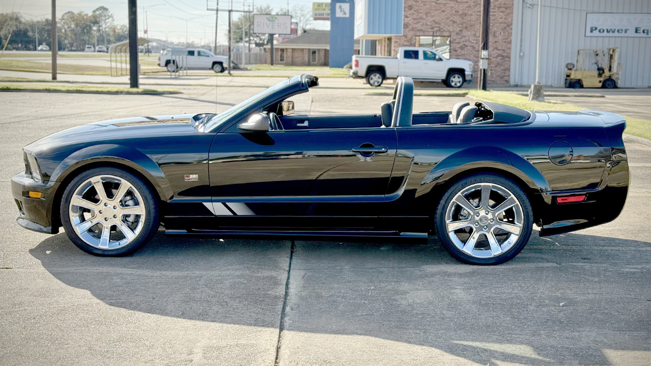 2nd Image of a 2006 FORD MUSTANG GT SALEEN