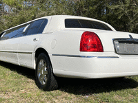 Image 3 of 11 of a 2011 LINCOLN TOWN CAR EXECUTIVE
