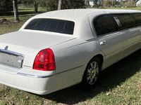 Image 4 of 11 of a 2011 LINCOLN TOWN CAR EXECUTIVE
