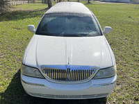 Image 5 of 11 of a 2011 LINCOLN TOWN CAR EXECUTIVE