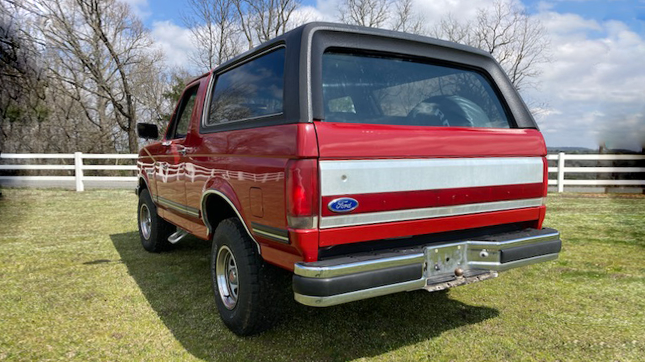 2nd Image of a 1987 FORD BRONCO XLT