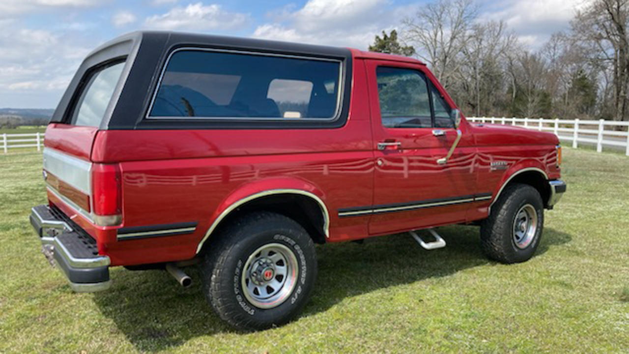 3rd Image of a 1987 FORD BRONCO XLT