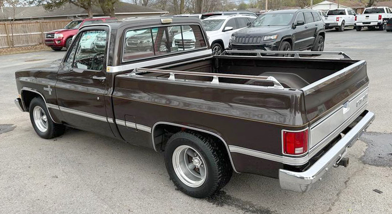 2nd Image of a 1984 CHEVROLET C10