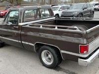 Image 3 of 10 of a 1984 CHEVROLET C10