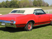 Image 4 of 10 of a 1972 OLDSMOBILE CUTLASS