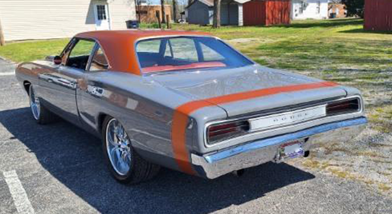 2nd Image of a 1970 DODGE SUPER BEE