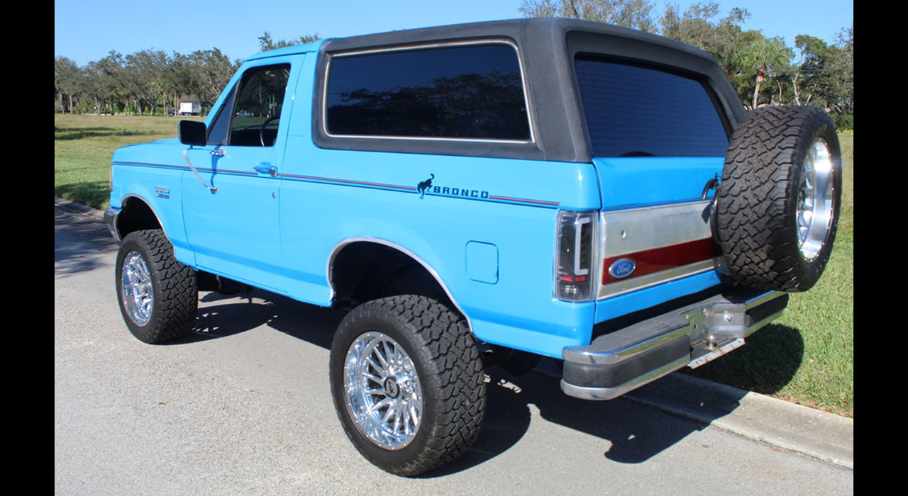 2nd Image of a 1990 FORD BRONCO XLT