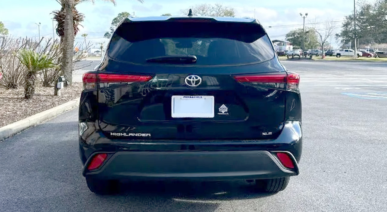 7th Image of a 2022 TOYOTA HIGHLANDER XLE