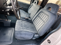 Image 13 of 31 of a 1993 GMC SIERRA Z71 SLE