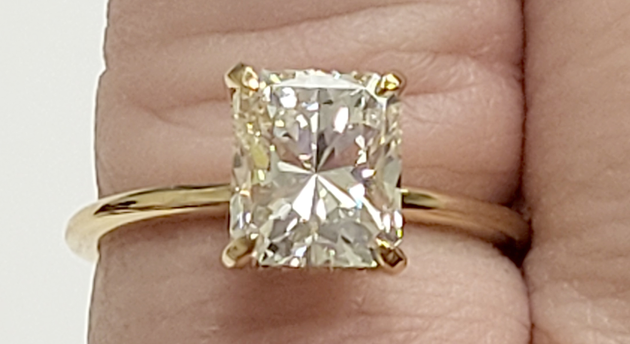 4th Image of a N/A 18K GOLD DIAMOND