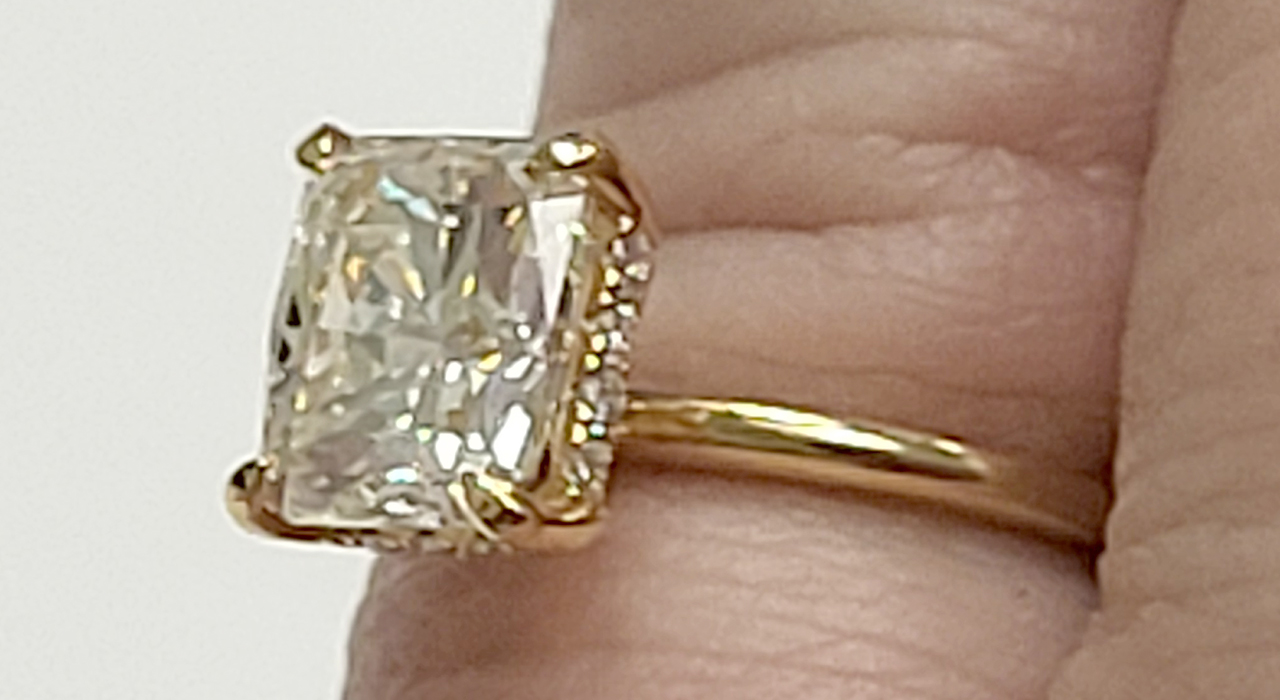 5th Image of a N/A 18K GOLD DIAMOND