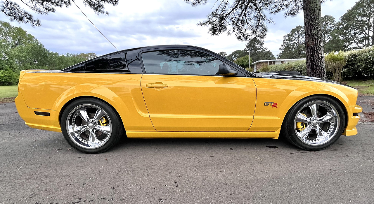 3rd Image of a 2008 FORD MUSTANG GTR