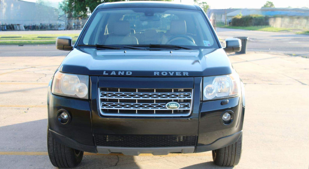 2nd Image of a 2008 LAND ROVER LR2 HSE