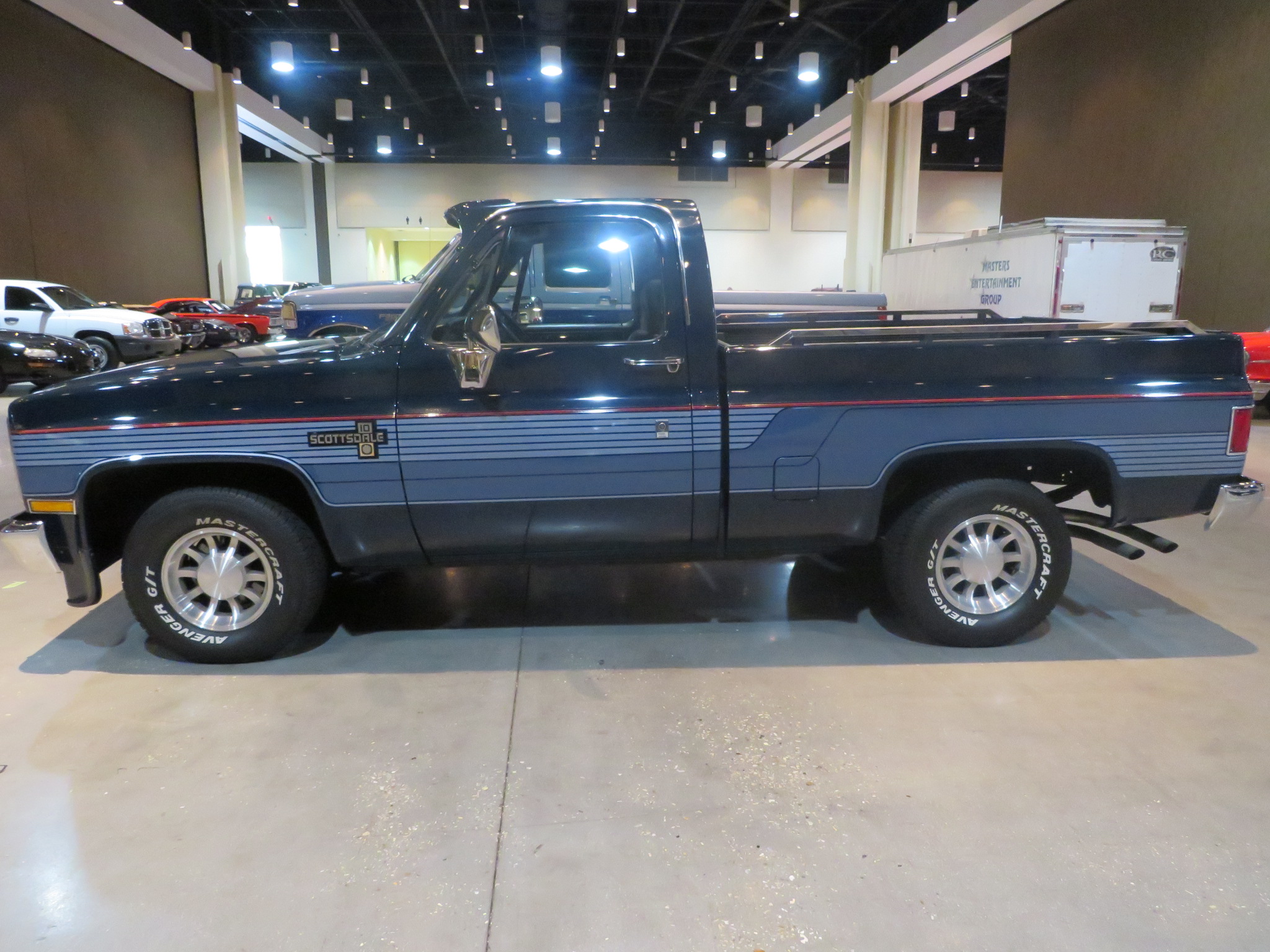 2nd Image of a 1987 CHEVROLET R10