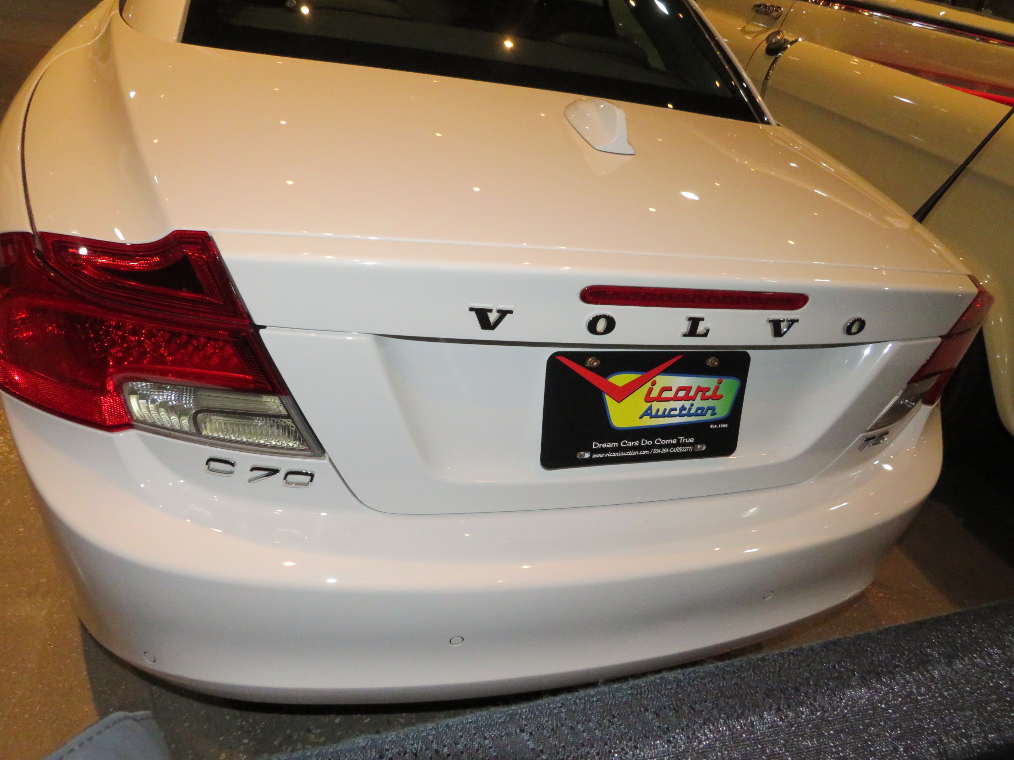 3rd Image of a 2011 VOLVO C70 T5
