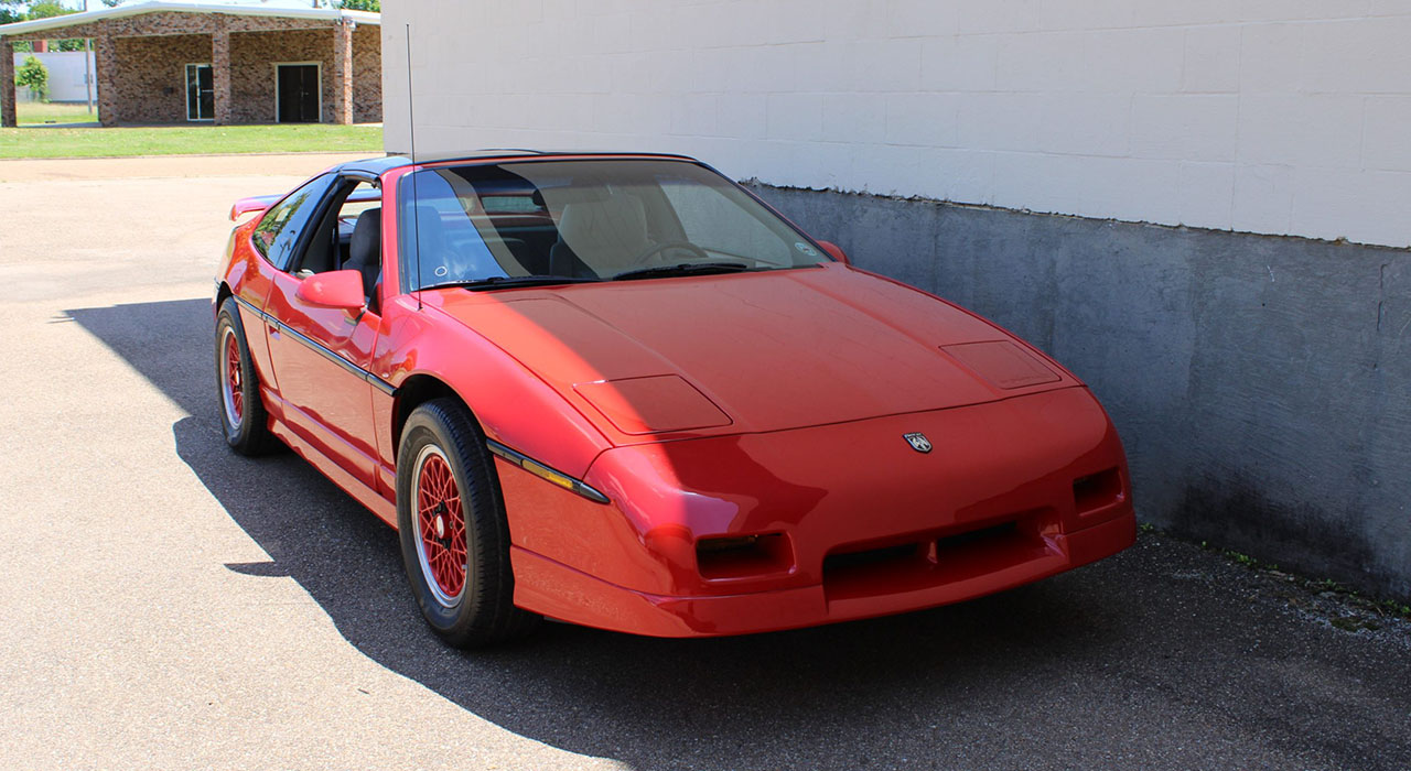 1st Image of a 1988 PONTIAC FIERO GT