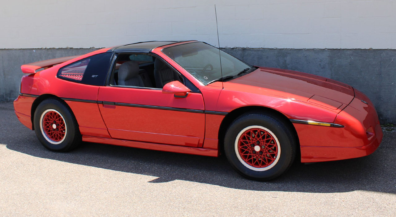 2nd Image of a 1988 PONTIAC FIERO GT