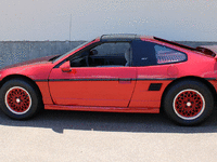 Image 4 of 32 of a 1988 PONTIAC FIERO GT