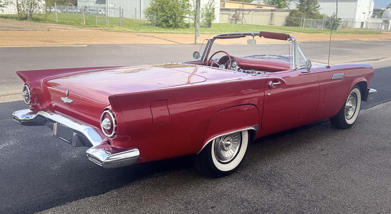 3rd Image of a 1957 FORD THUNDERBIRD