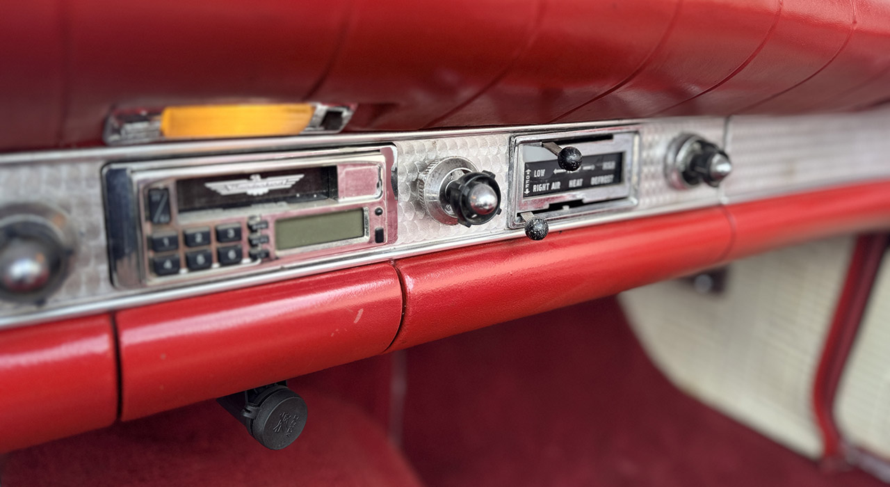 22nd Image of a 1957 FORD THUNDERBIRD