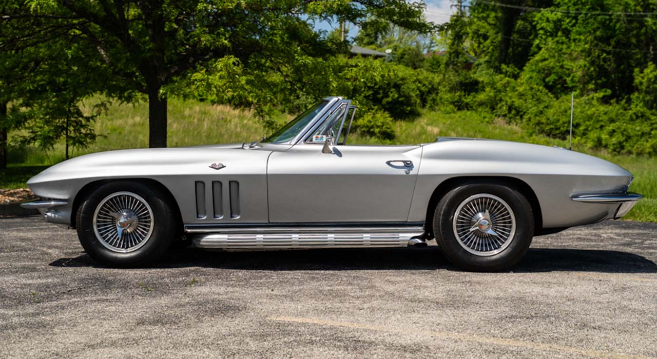 2nd Image of a 1966 CHEVROLET CORVETTE