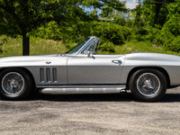 Image 3 of 15 of a 1966 CHEVROLET CORVETTE