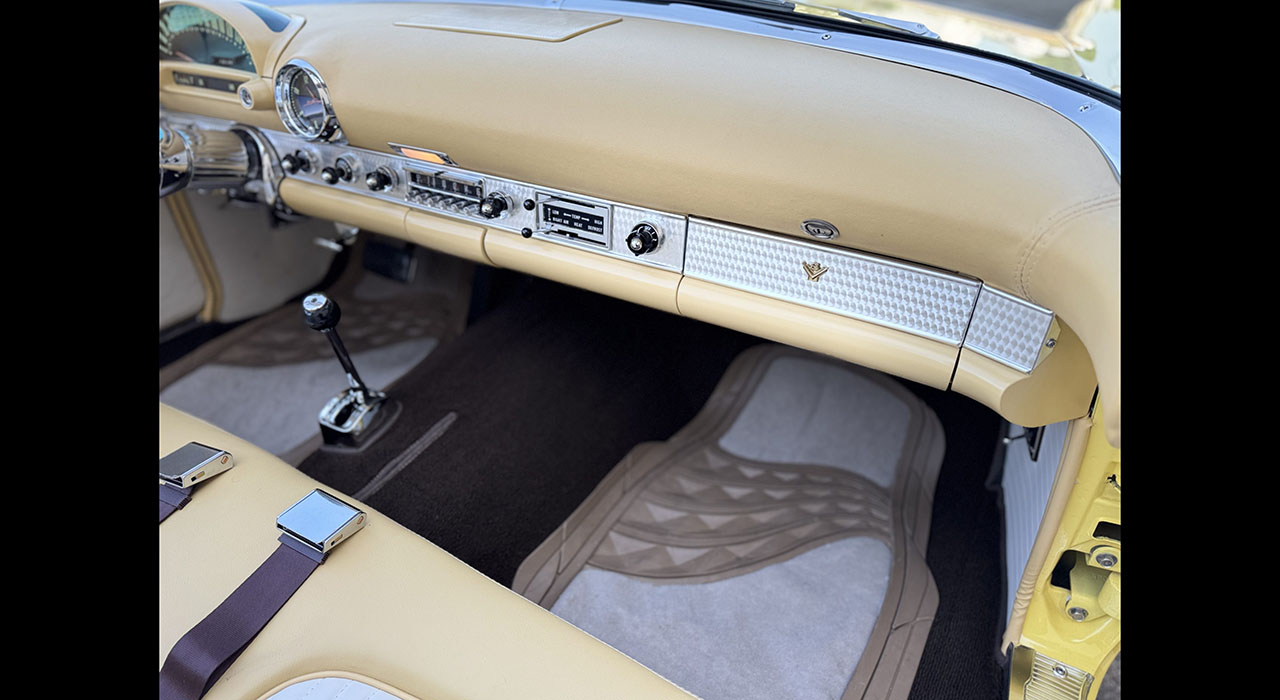 22nd Image of a 1956 FORD THUNDERBIRD