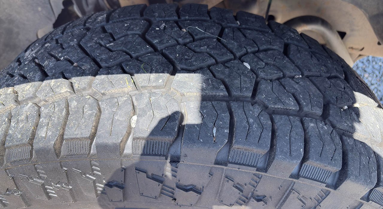 3rd Image of a 2013 CHEVROLET 2500 Z71 4X4