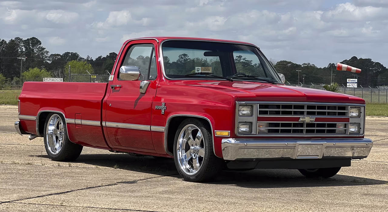 2nd Image of a 1986 CHEVROLET C10
