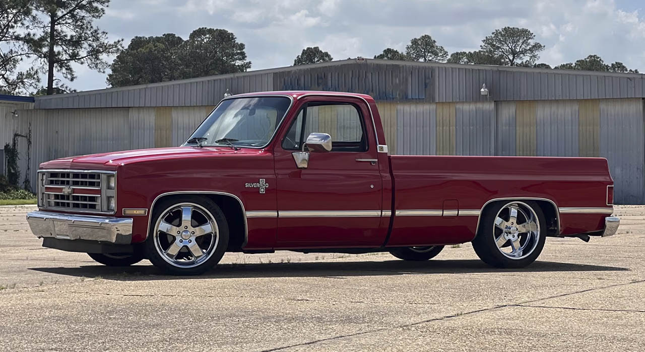 3rd Image of a 1986 CHEVROLET C10