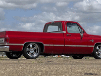 Image 8 of 22 of a 1986 CHEVROLET C10