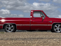 Image 10 of 22 of a 1986 CHEVROLET C10