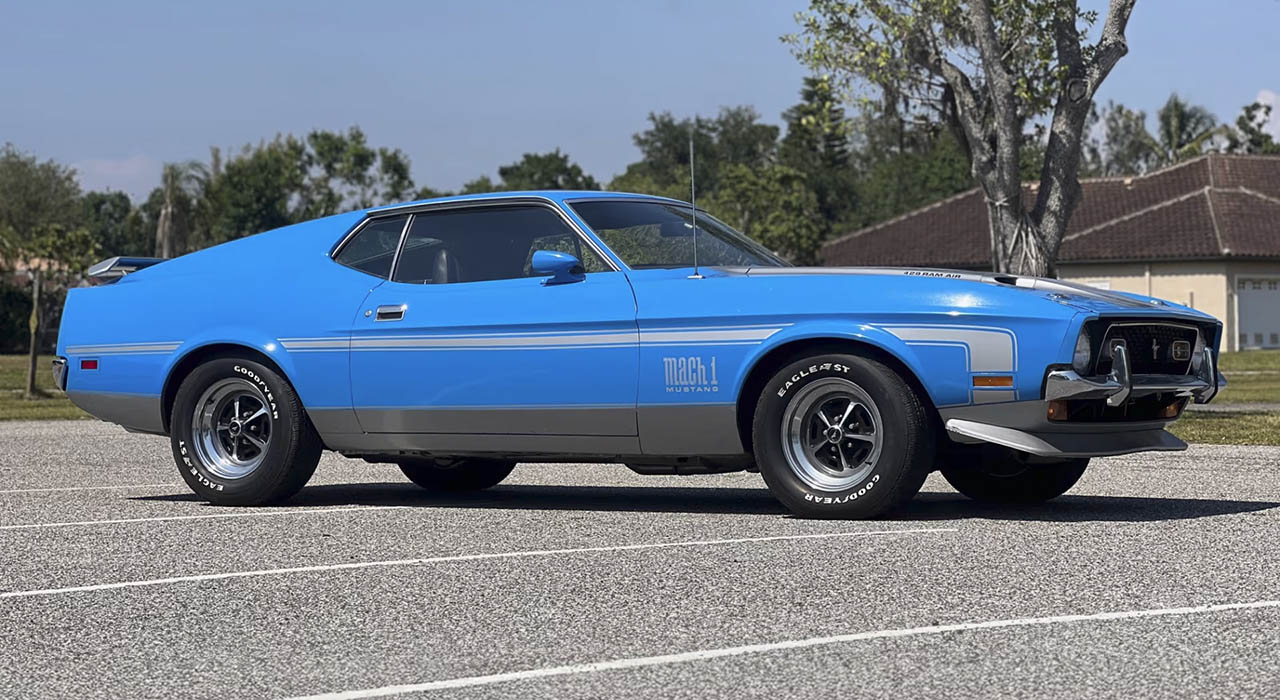 4th Image of a 1971 FORD MUSTANG MACH 1 FASTBACK