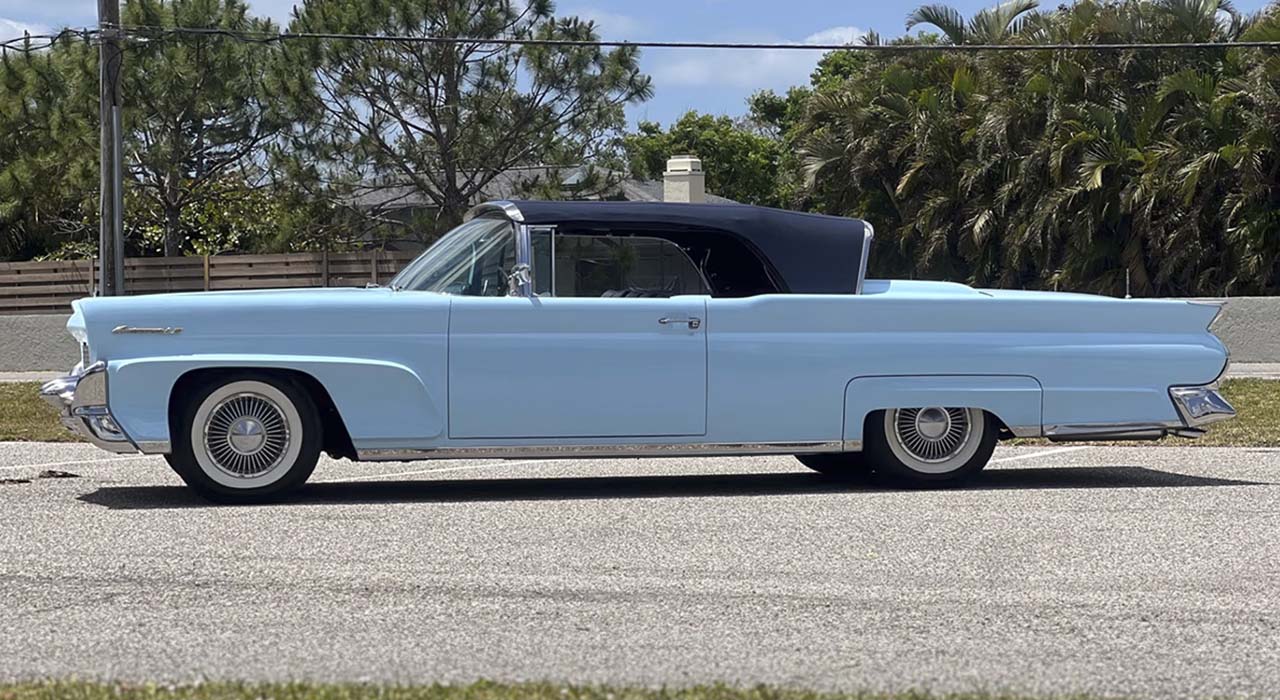 2nd Image of a 1958 LINCOLN CONTINENTAL MARK III