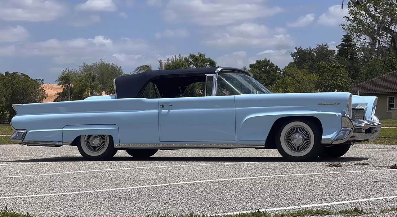 3rd Image of a 1958 LINCOLN CONTINENTAL MARK III