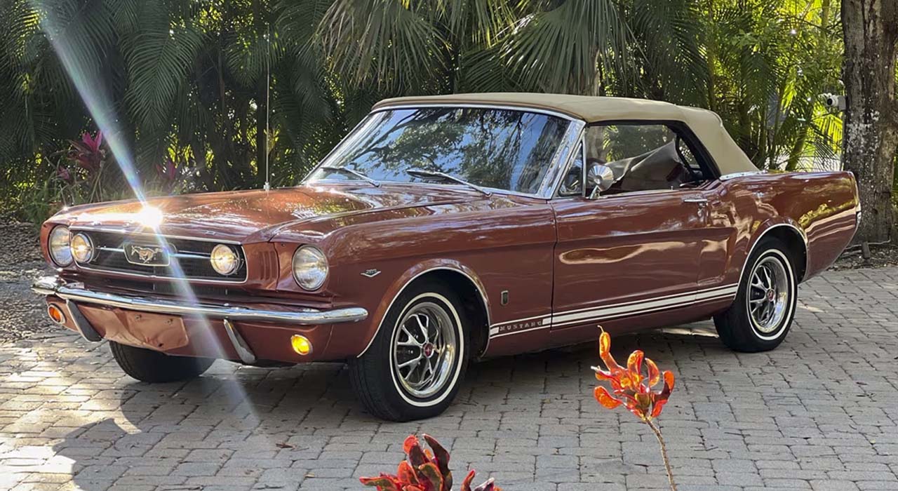 2nd Image of a 1966 FORD MUSTANG GT